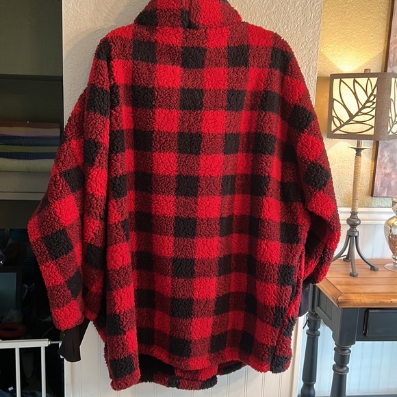 Ladies”kookaburra” size M/L very generous two pockets sleeves have thumb holes. - Picture 8 of 11